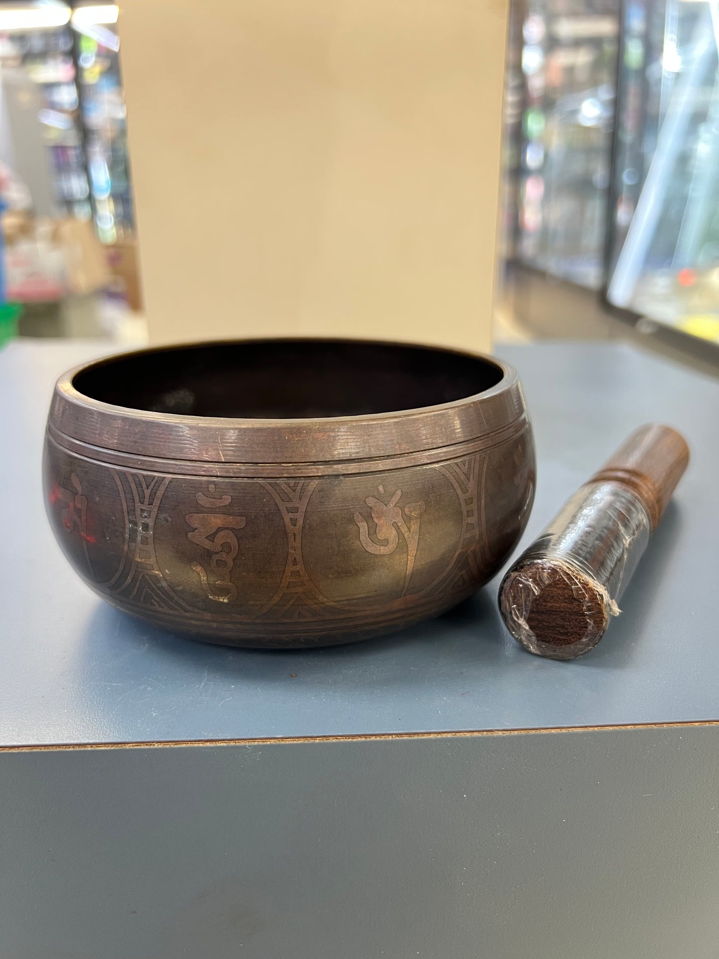 4.5 inch diameter |Black Singing Bowl | Eight Auspicious Symbols Meditation Bowl | Handmade in Nepal | Sound Healing & Yoga Gift Set