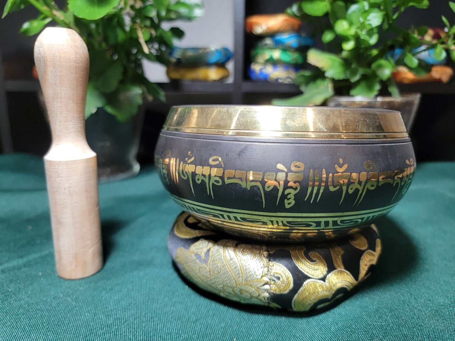 Timmur 4-inch diameter OM mantra Handmade Singing Bowl | Meditation | Sound Healing | Made in Nepal | Gift Set Bowl