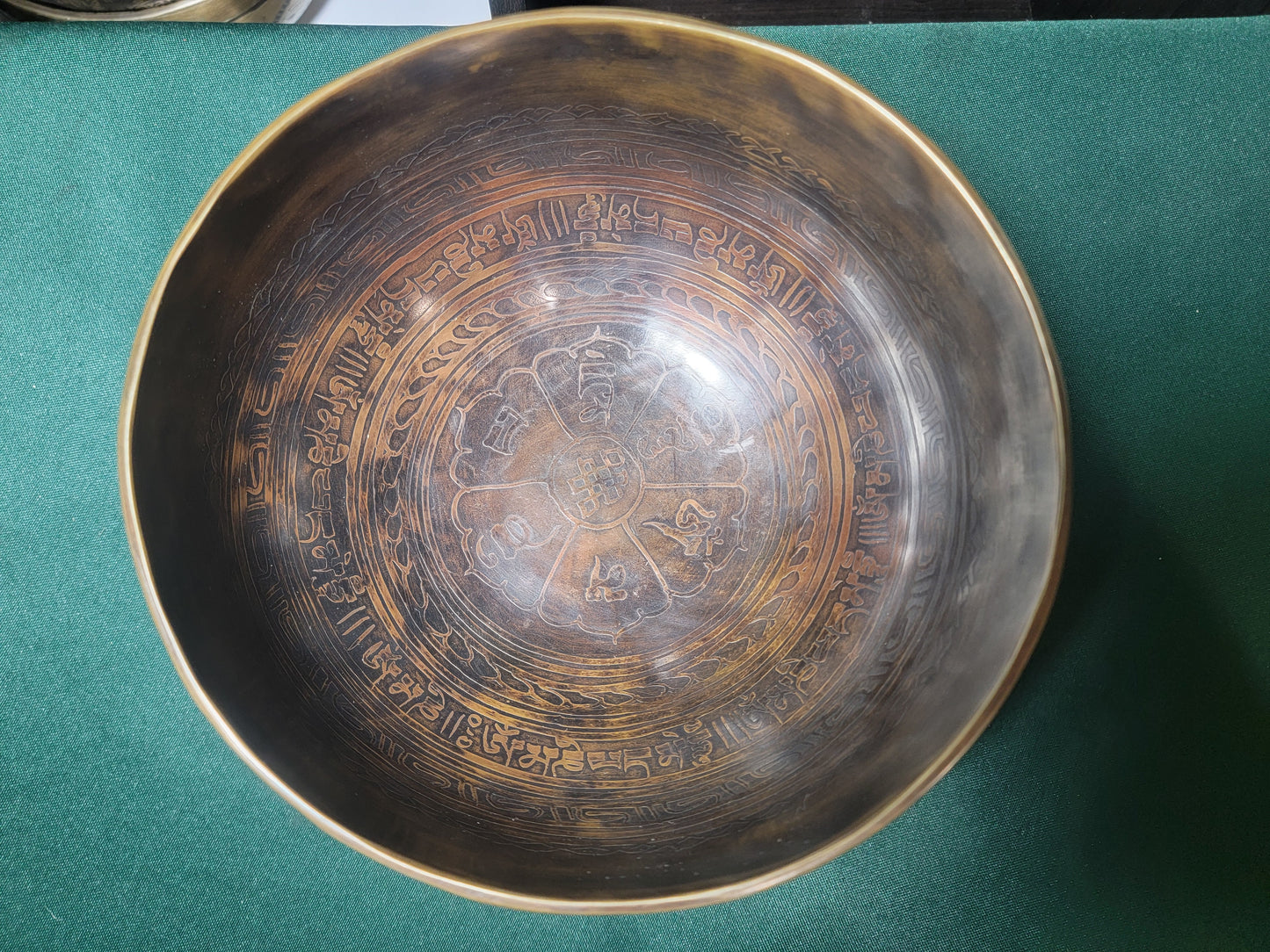 Timmur 7-inch diameter Planetary, Therapeutic, Handmade, Nerabati, Etching, Carving (Wheel of Life ?? / Ying Yang Double Bajra), Singing Bowl