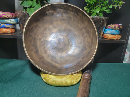 Timmur 9-inch diameter Large Tibetan Handmade Singing Bowl | Meditation | Sound Healing | Made in Nepal | Gift Set Bowl