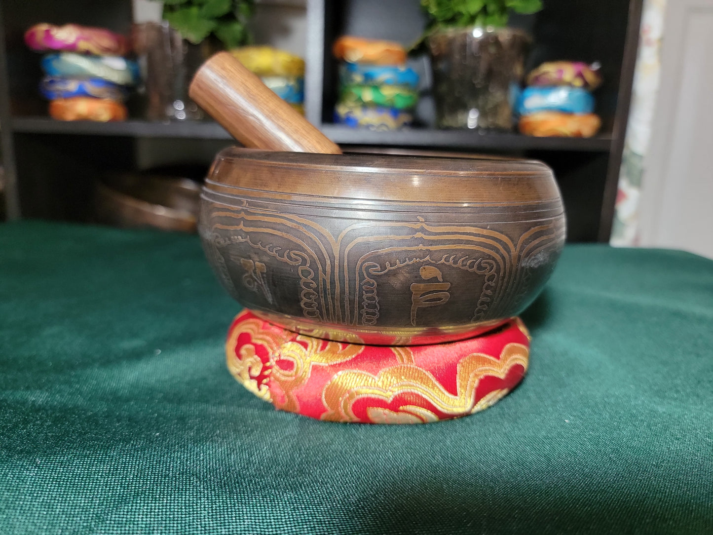 Timmur 6-inch diameter Dorje Design Handmade Singing Bowl | Meditation | Sound Healing | Made in Nepal | Gift Set Bowl