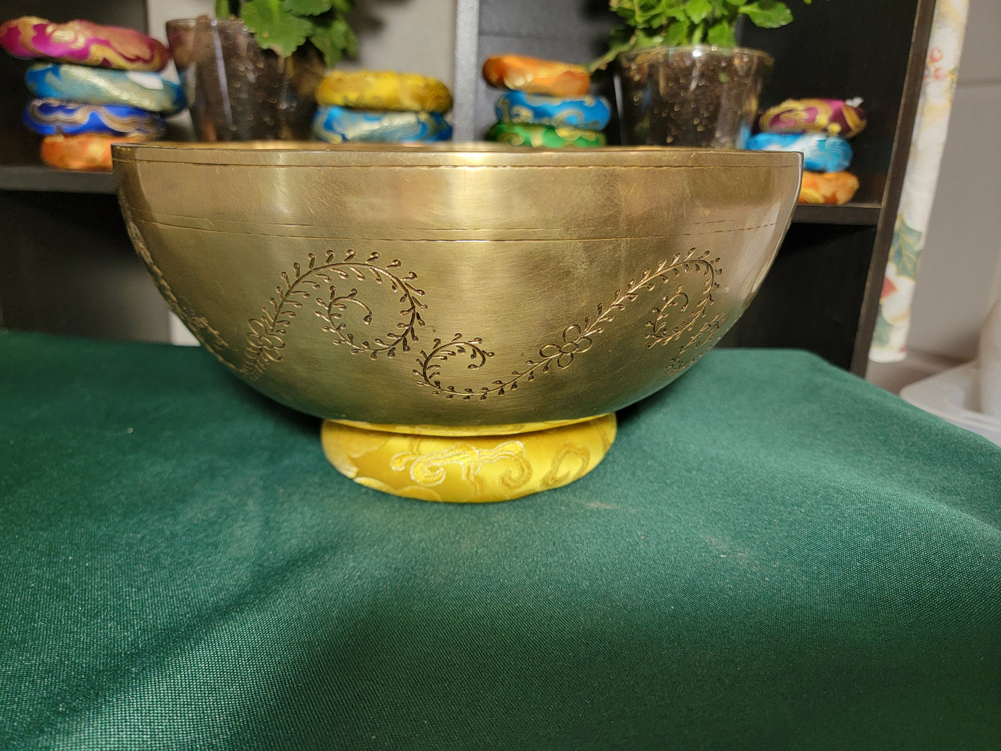 Timmur 11-inch diameter Best Healing - Handmade Singing Bowl | Meditation | Sound Healing | Made in Nepal | Gift Set Bowl