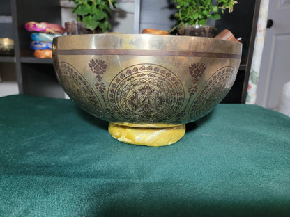 Timmur 10-inch diameter Mandala, Sri Yantra, Thangka Color Painted - Handmade Singing Bowl | Meditation | Sound Healing | Made in Nepal | Gift Set Bowl