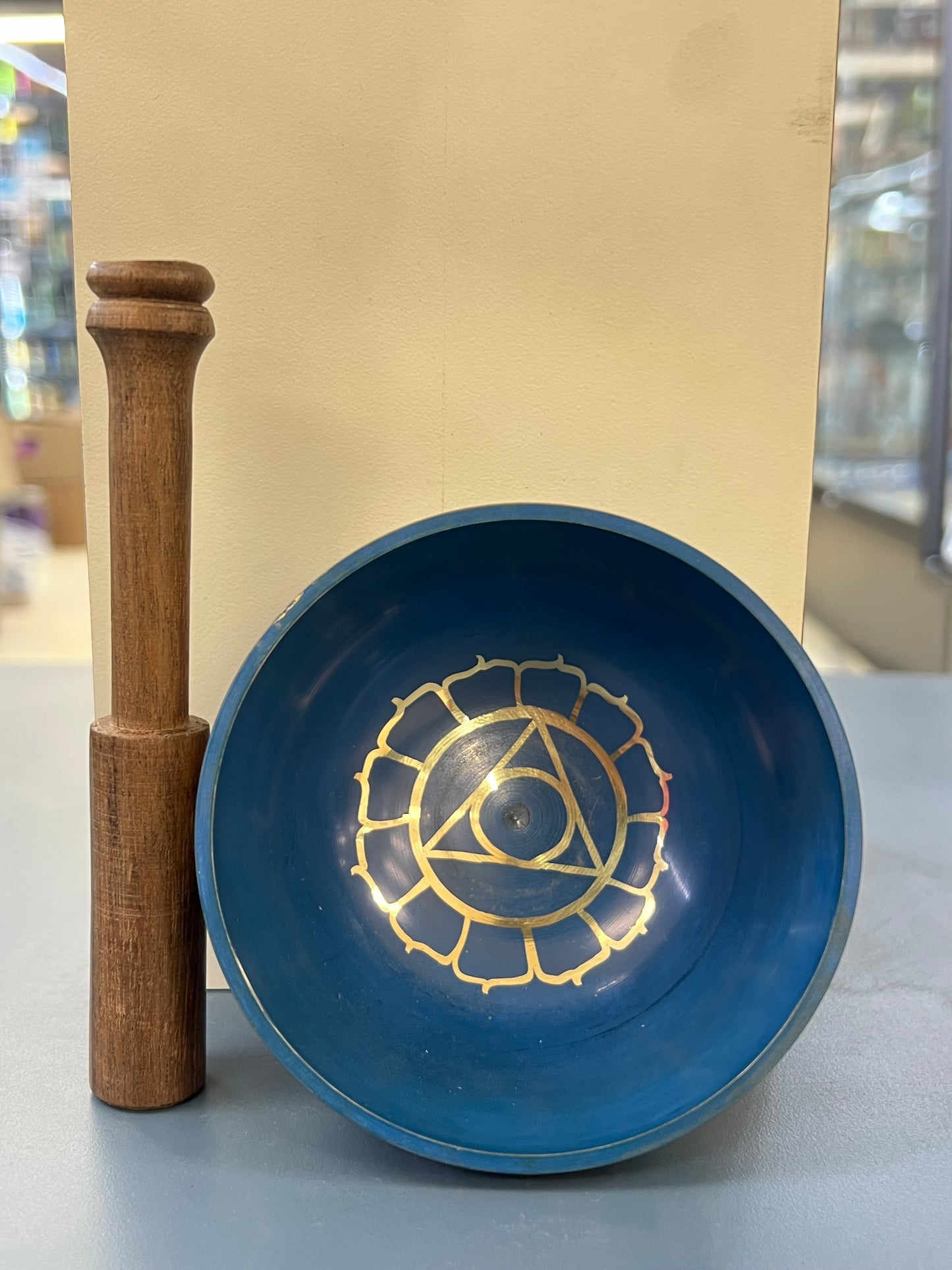 3.5 inch diameter Third Eye Chakra
Singing Bowl |Handmade Meditation & Sound Healing Bowl |Made in Nepal | Perfect for Meditation, Yoga & Chakra Healing