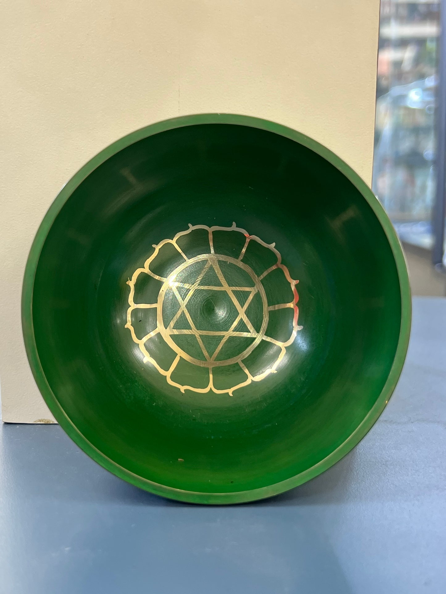 4 inch diameter -Green Heart Chakra Singing Bowl | Meditation & Sound Healing Bowl with Wooden Striker | Handmade in Nepal | Spiritual Yoga Gift Set